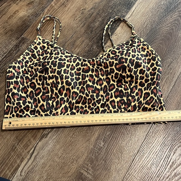 Kortni Jeane V’d Crop Top- Cheetah - Picture 4 of 5